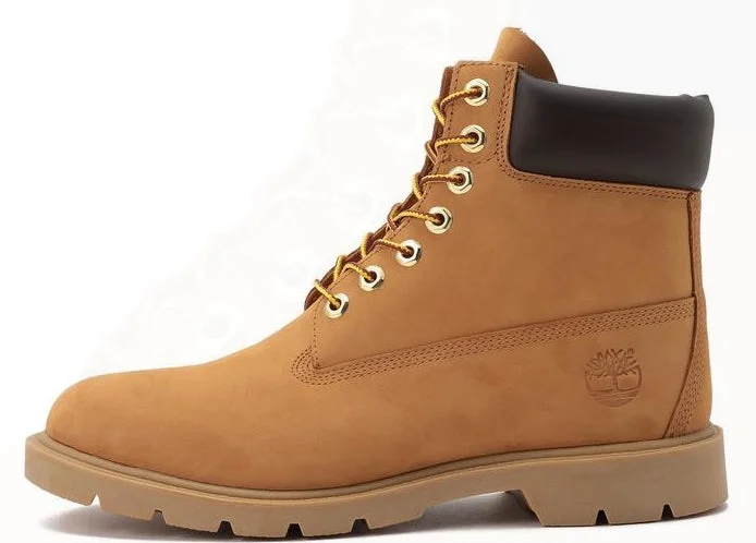 黄土色のワークブーツ